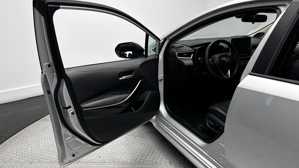 Used 2020 Silver Toyota XLE image 18
