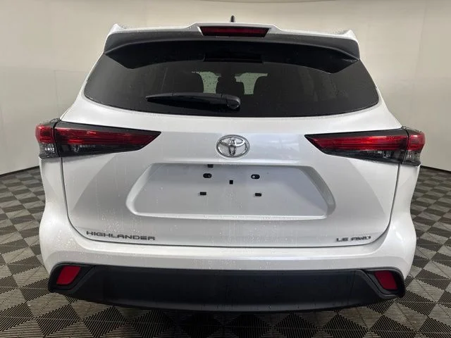 Used 2023 Pearl Toyota LE image 24