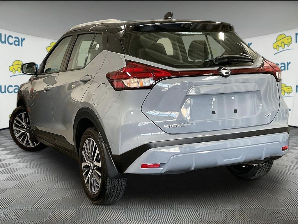 Used 2024 Gray Nissan SV image 4