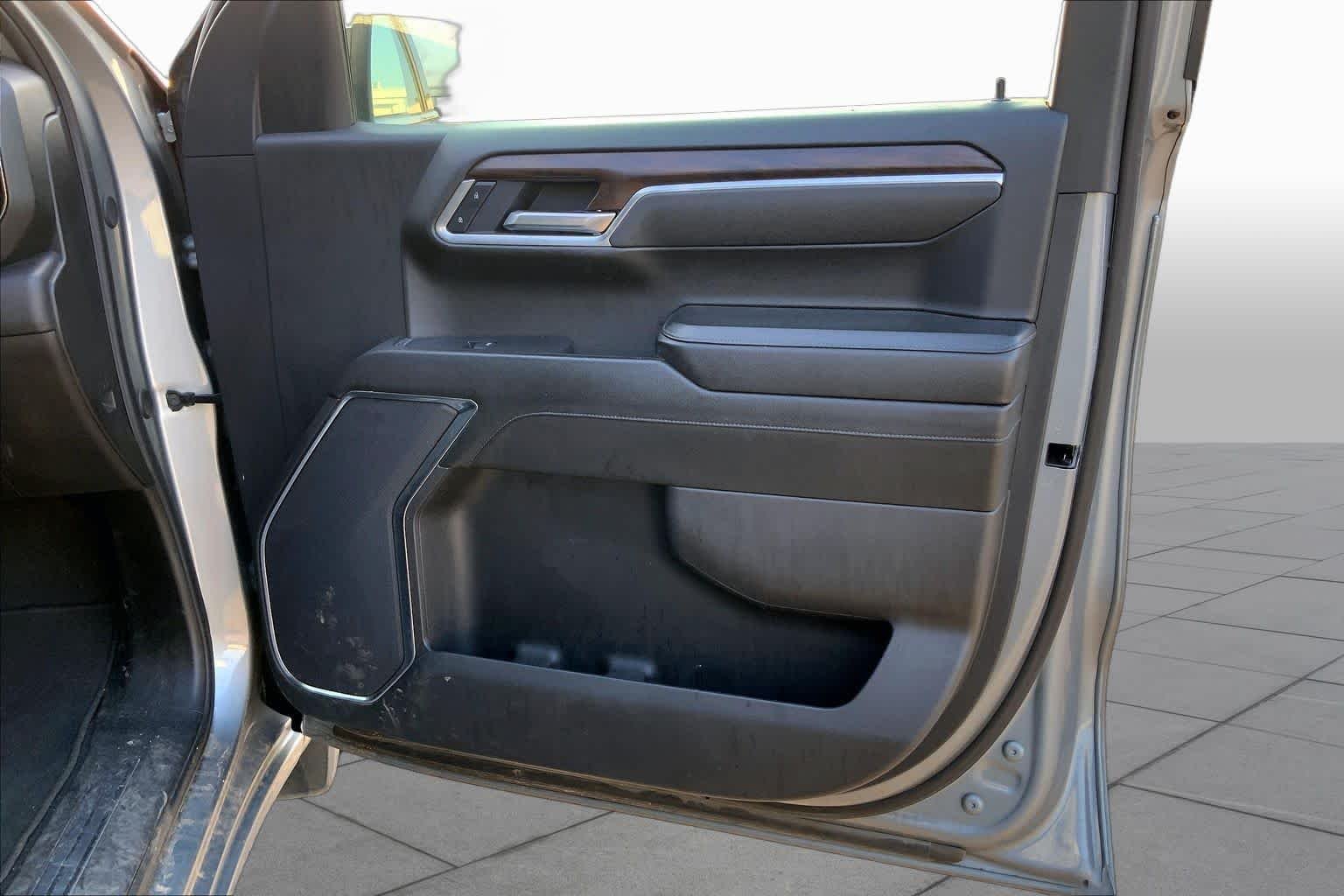 Used 2025 Sterling Metallic GMC SLT image 22