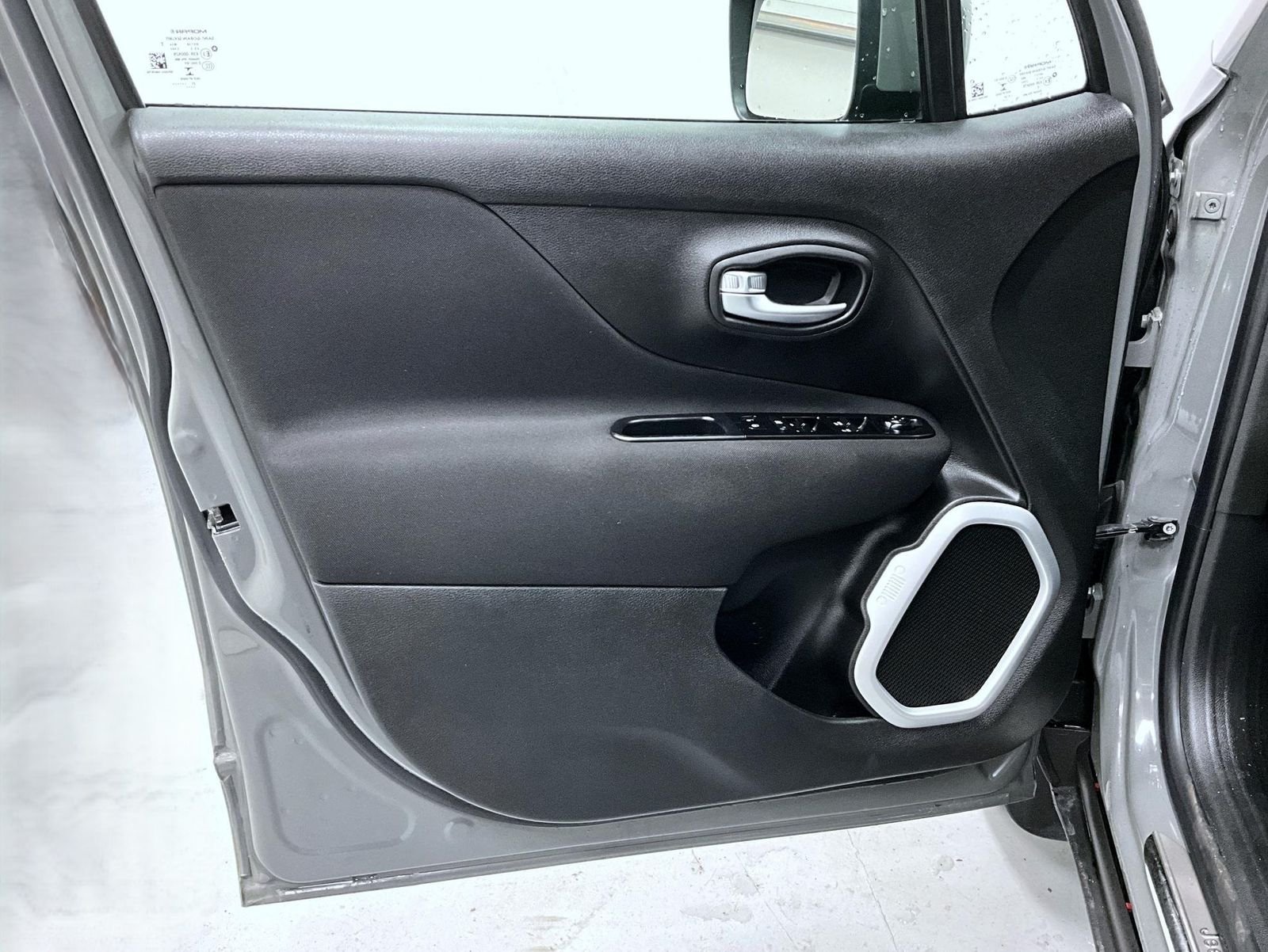Used 2021 Gray Jeep Latitude image 10