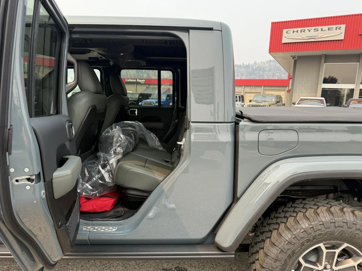 New 2026 Dark blue Jeep Mojave X image 16