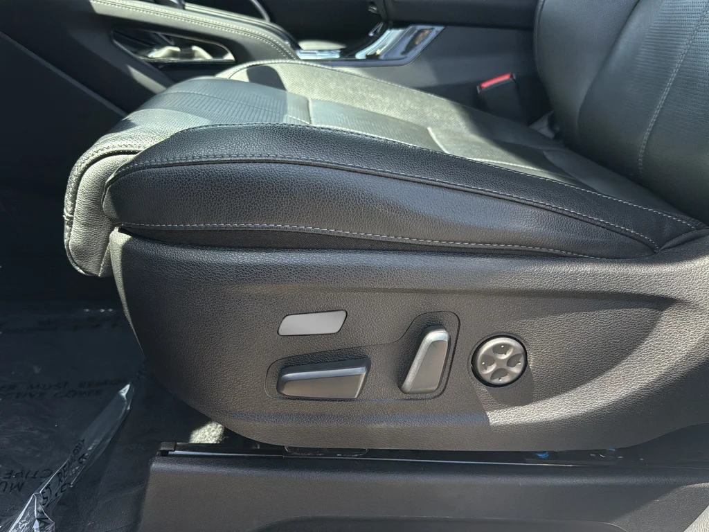 Used 2023 White Kia SX image 22