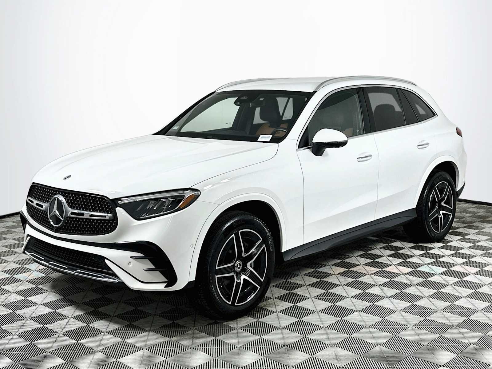 Used 2025 Polar White Mercedes-Benz GLC 300 image 3