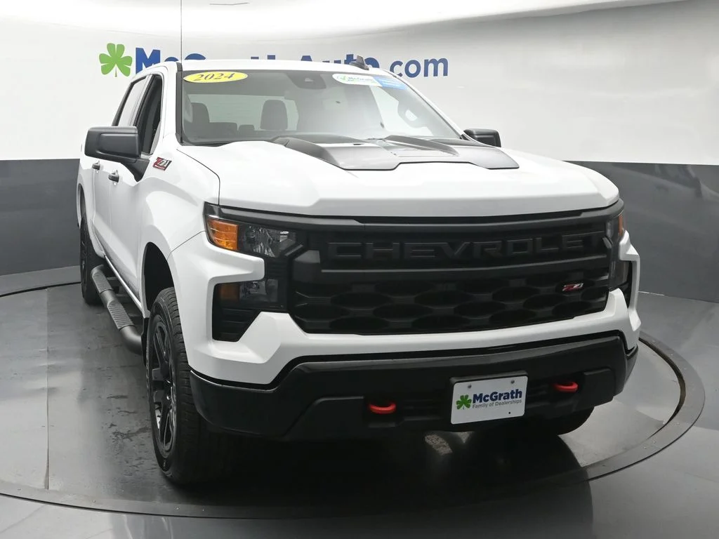Used 2024 White Chevrolet Custom Trail Boss image 5
