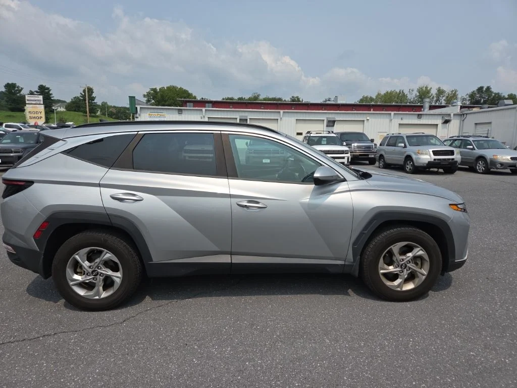 Certified Used 2022 Silver Hyundai SEL image 4