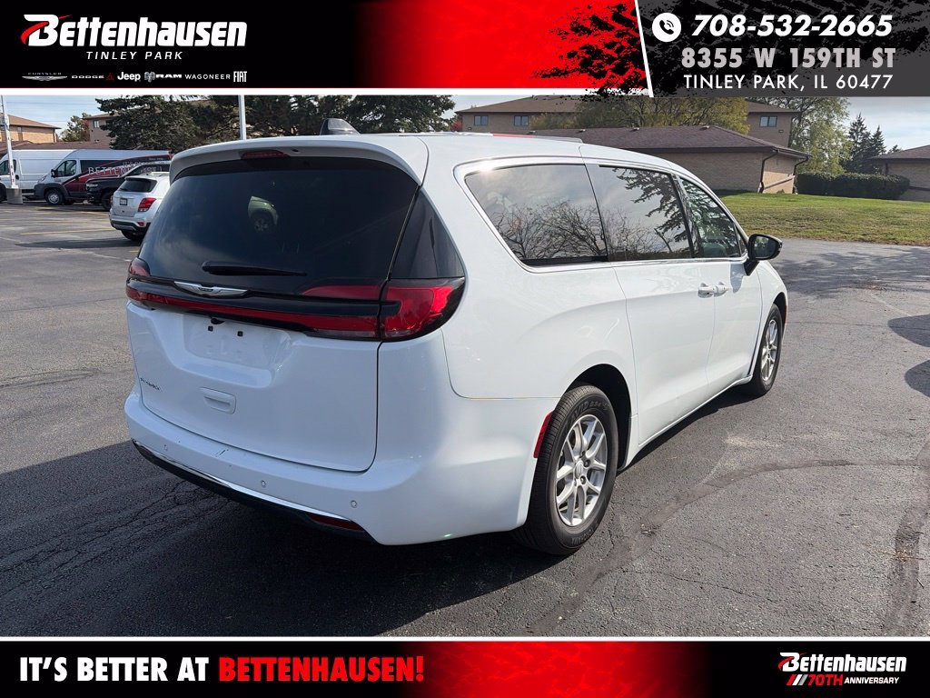 Certified Used 2026 Bright White Clearcoat Chrysler Select image 5