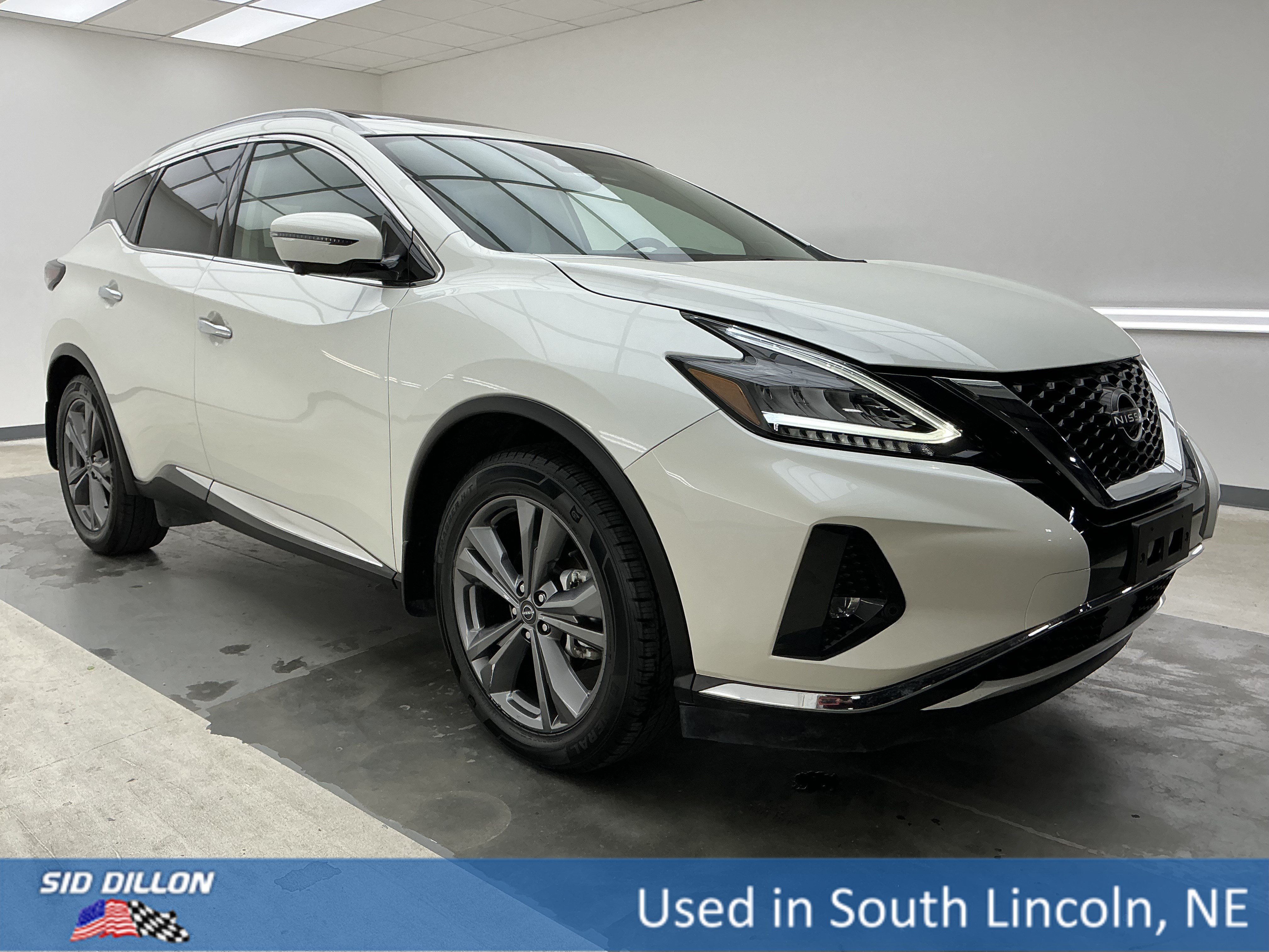 Used 2023 Pearl White Tricoat Nissan Platinum image 3