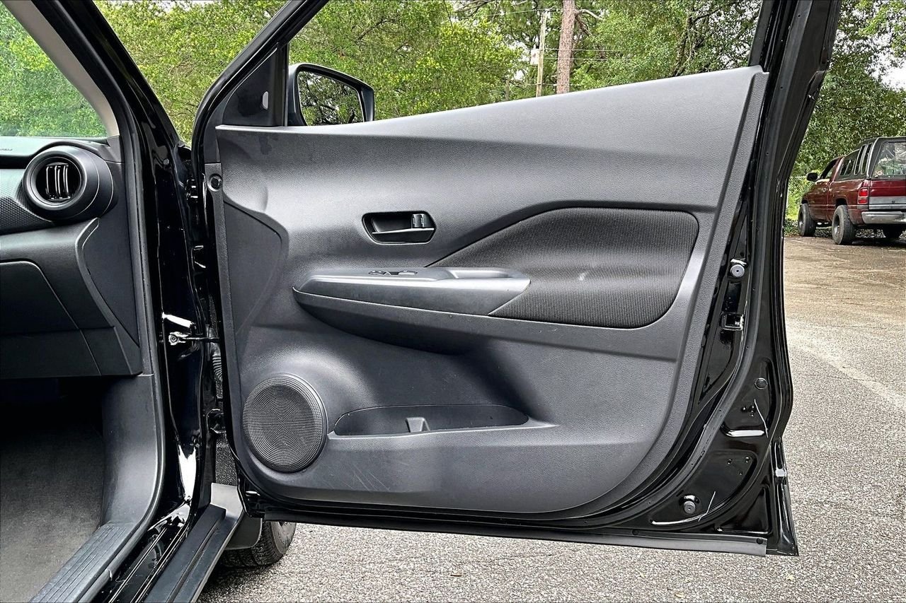 Used 2022 Black Nissan S image 28