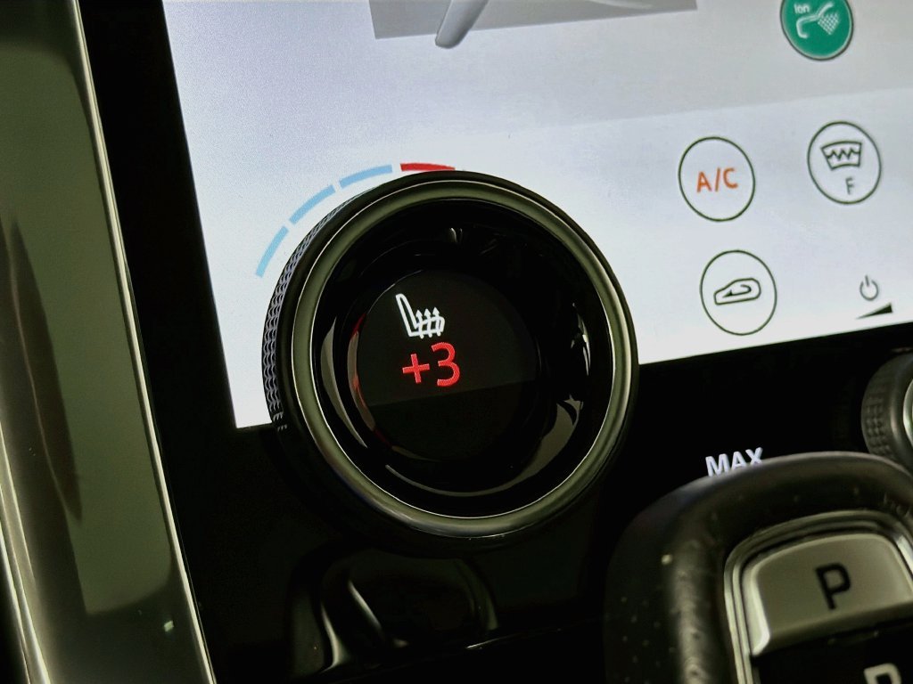 Used 2022 Fuji White Land Rover SVR image 21