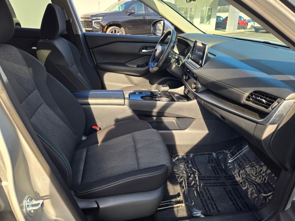 2025 Nissan Rogue SV - Photo 6