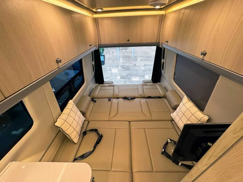 New 2025 SILVER AIRSTREAM  image 32