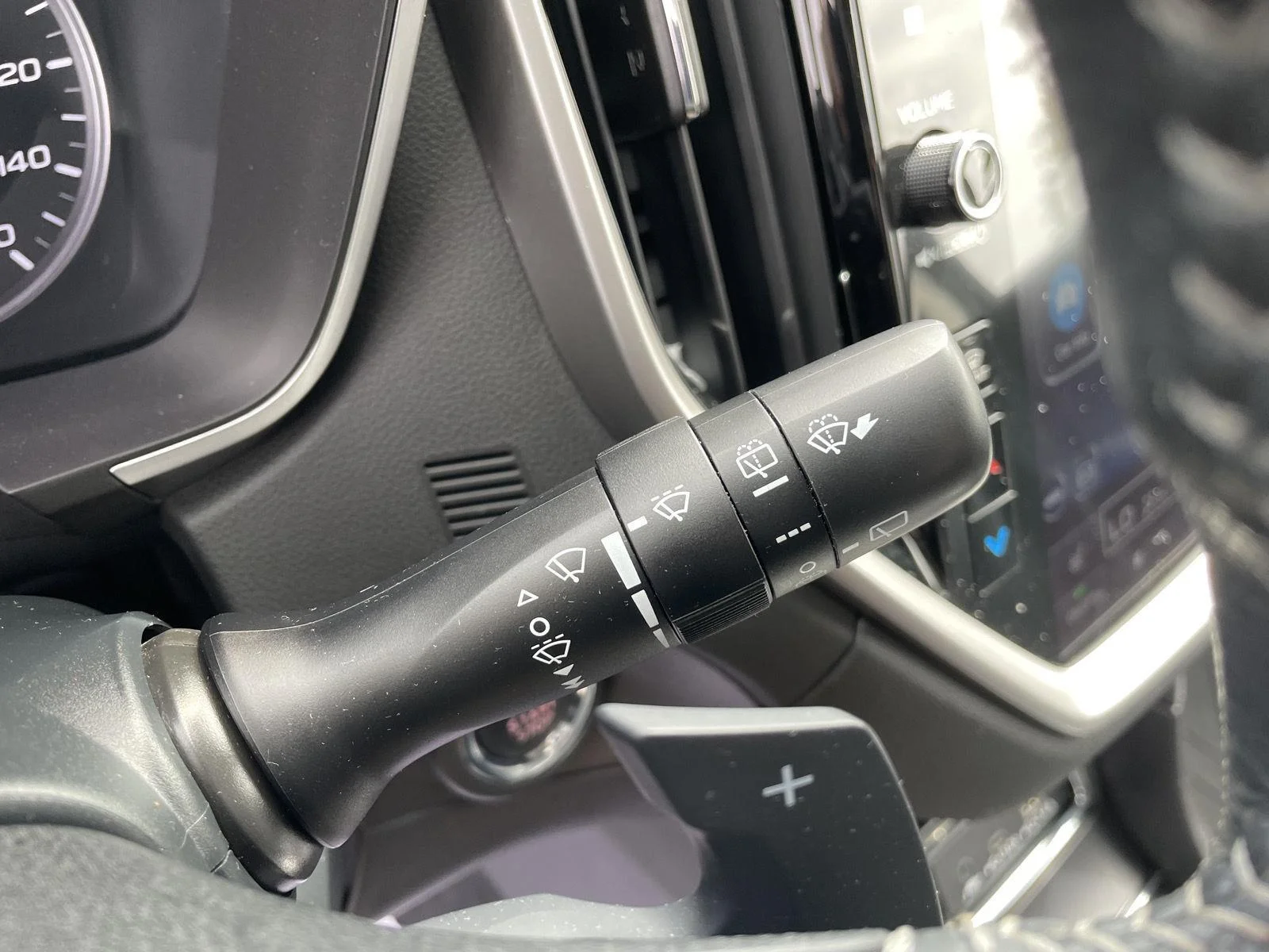 Used 2024 Ice Silver Metallic Subaru Limited image 18