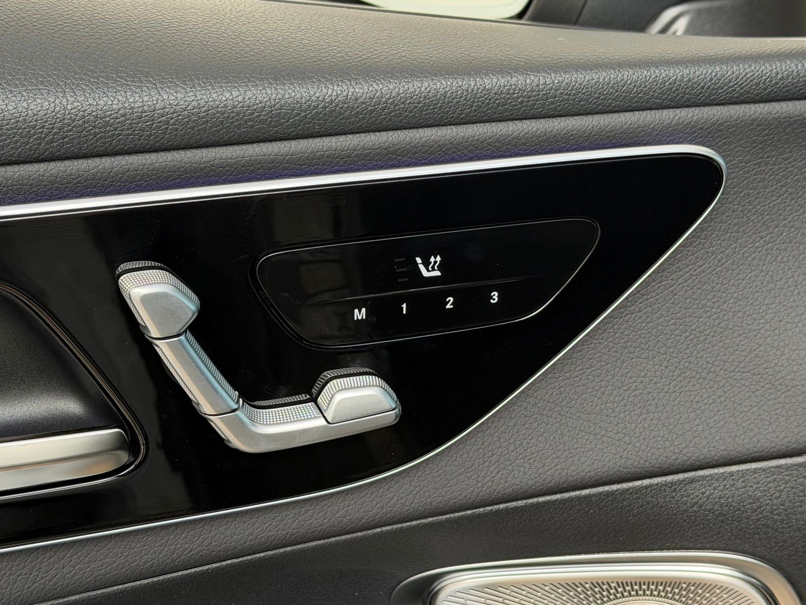 New 2026 MANUFAKTUR Alpine Grey Mercedes-Benz GLC 300 image 13