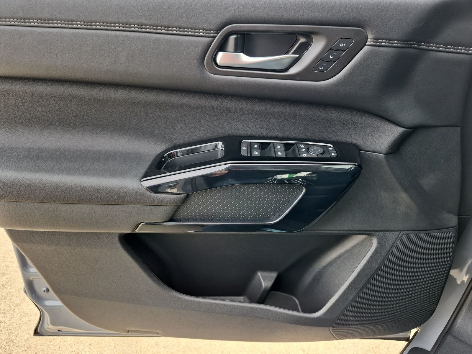 New 2026 Boulder Gray Pearl Nissan Platinum image 24