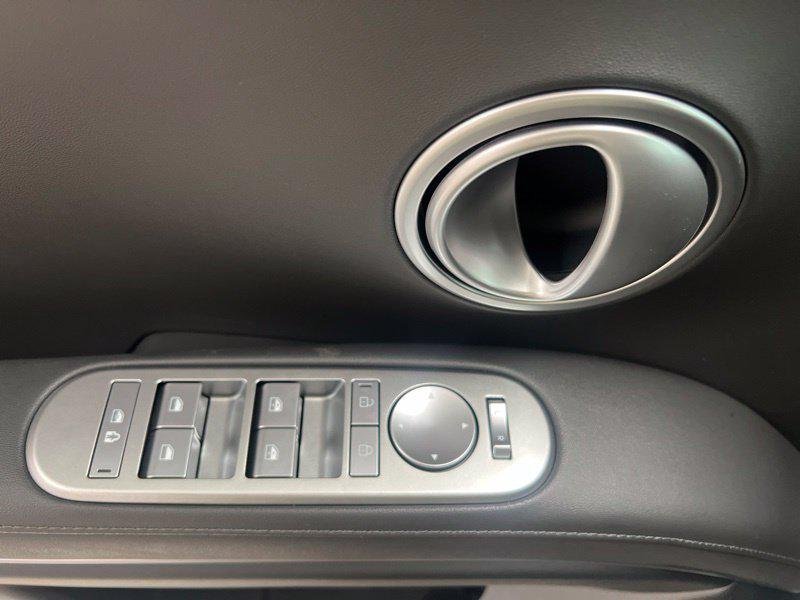 New 2027 White Hyundai SEL 8P image 20