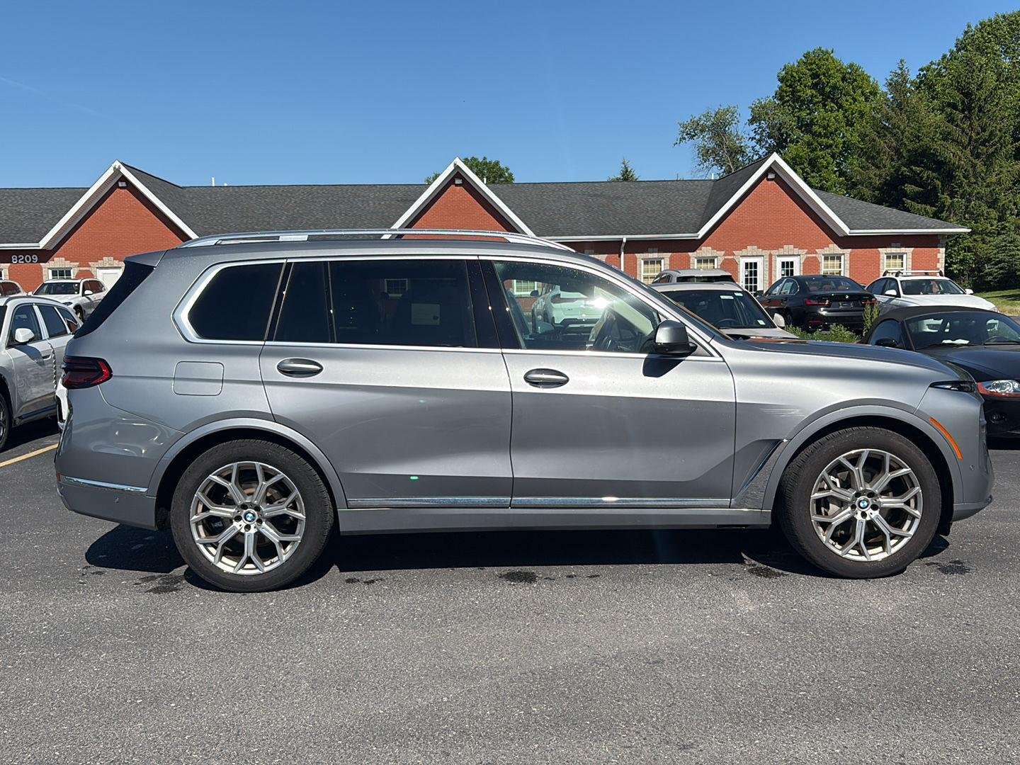 Used 2024 Skyscraper Grey Metallic BMW xDrive40i image 2