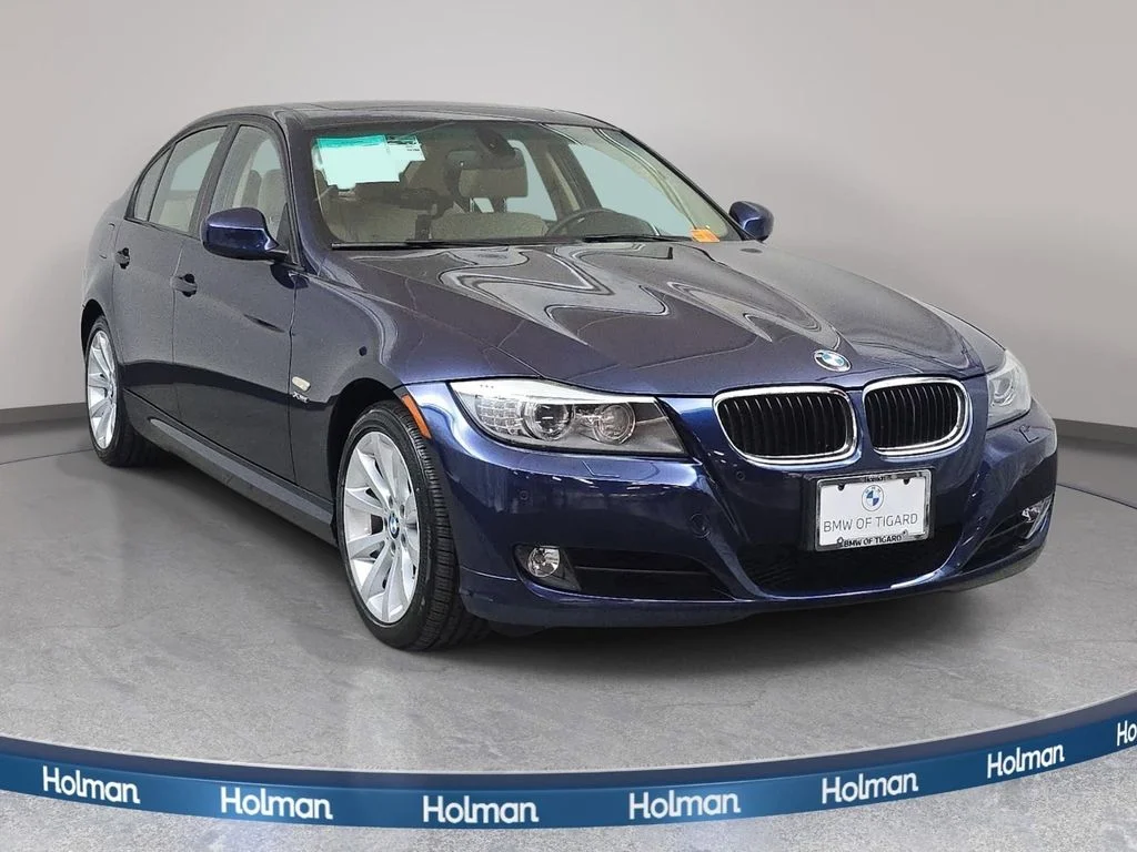 Used 2011 Deep Sea Blue Metallic BMW 328i xDrive image 3