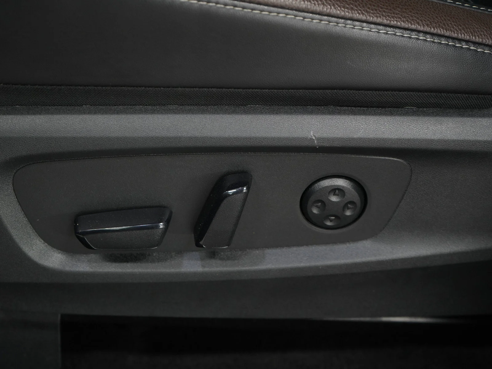 Used 2024 Green Nissan Platinum image 28