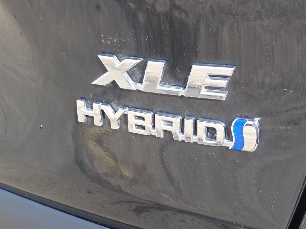 2024 Toyota RAV4 XLE - Photo 25