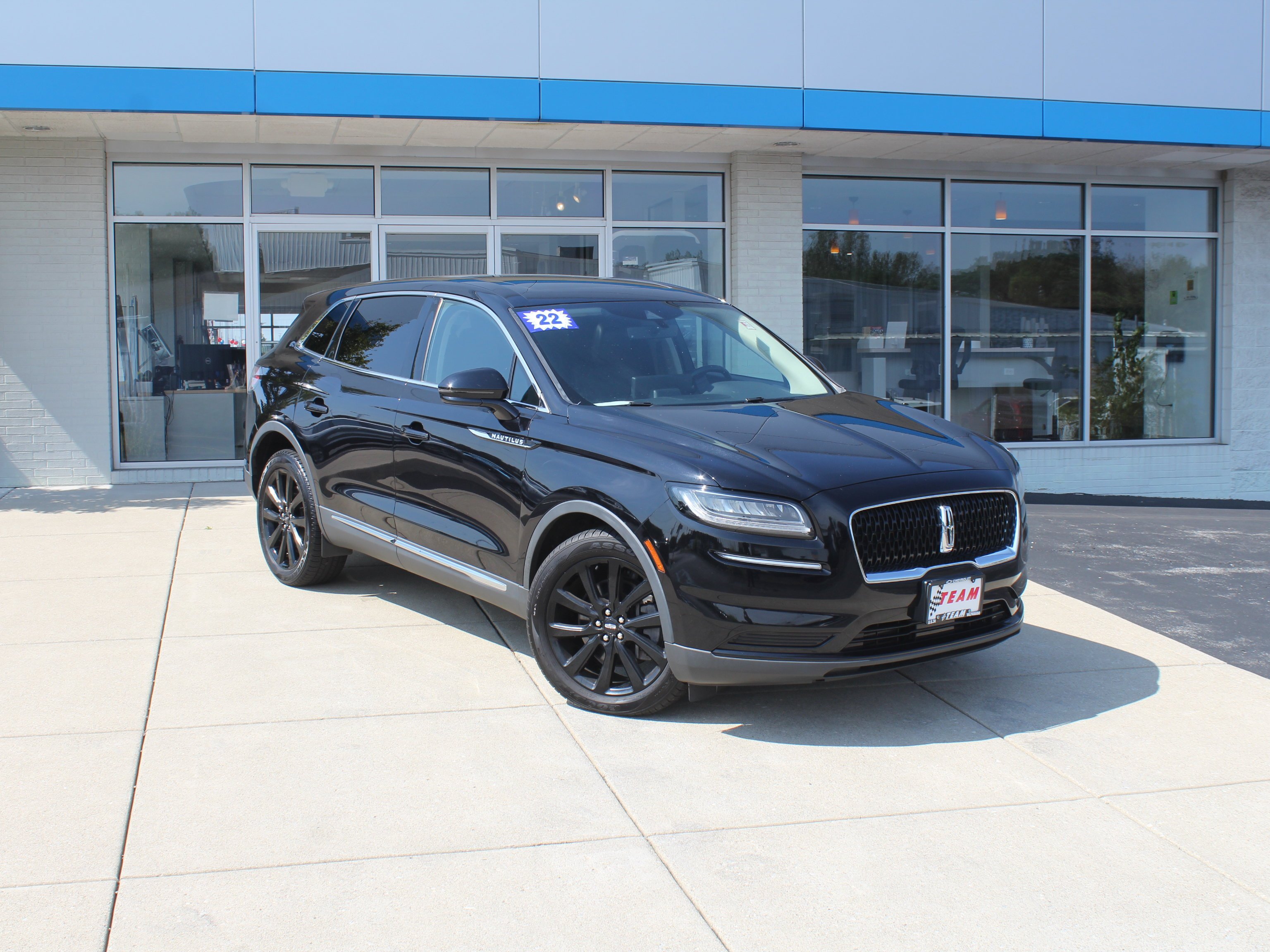 Used 2022 Black Lincoln Reserve image 4