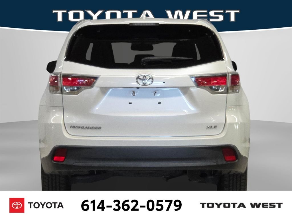Used 2016 White Toyota XLE V6 image 9