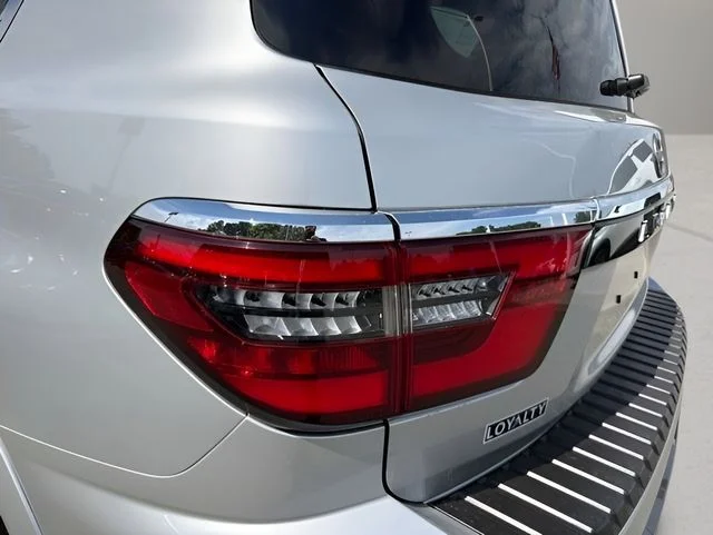 Used 2023 Silver Nissan SL image 1