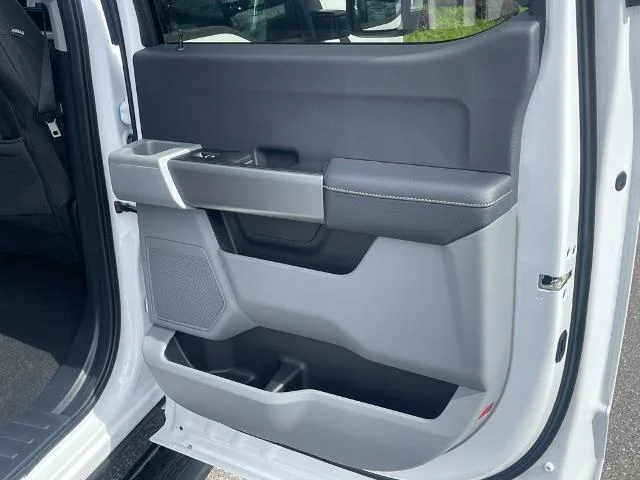 New 2026 Oxford White Ford F-350® XLT image 17