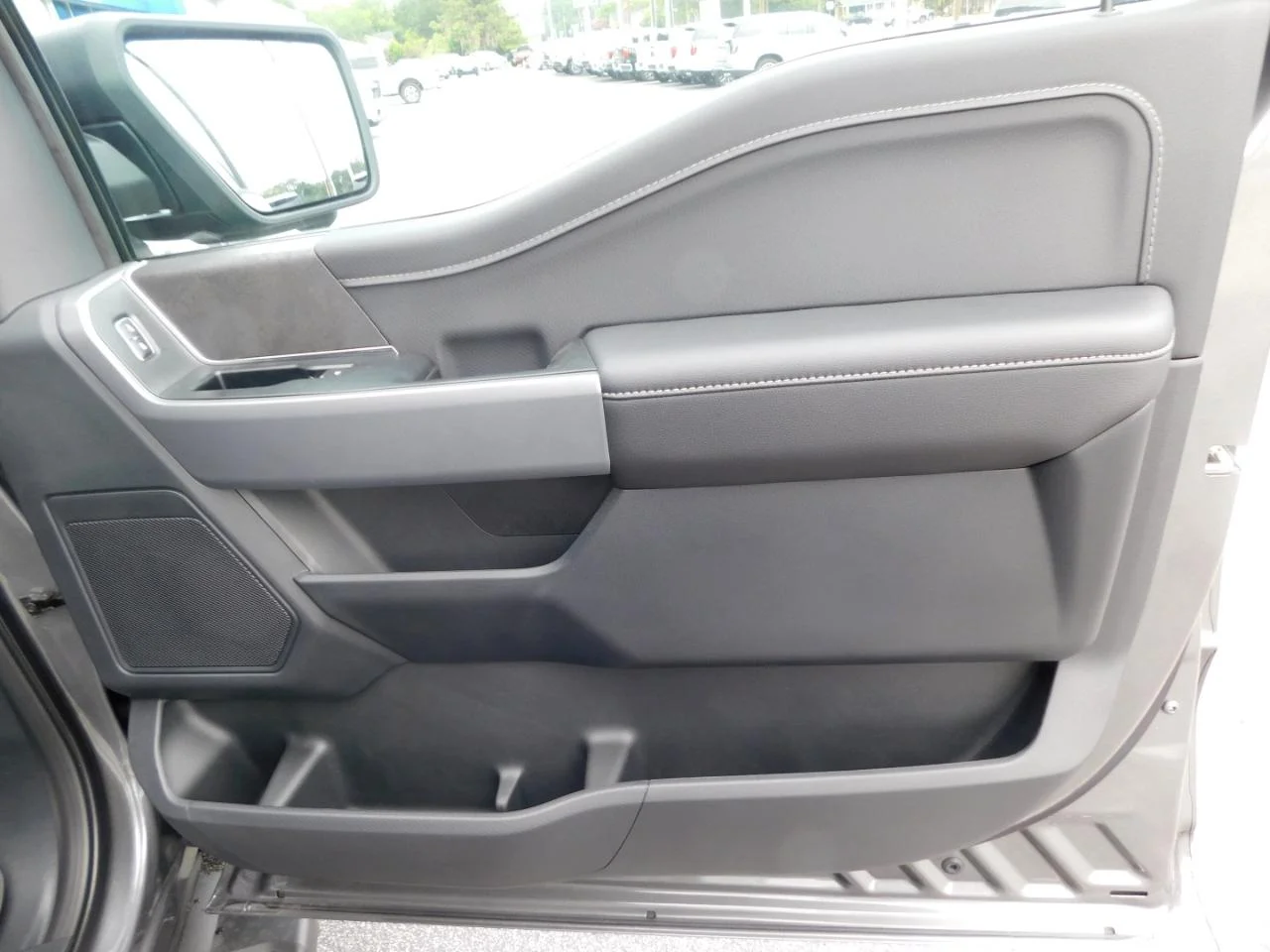 New 2026 Carbonized Gray Metallic Ford XLT image 20
