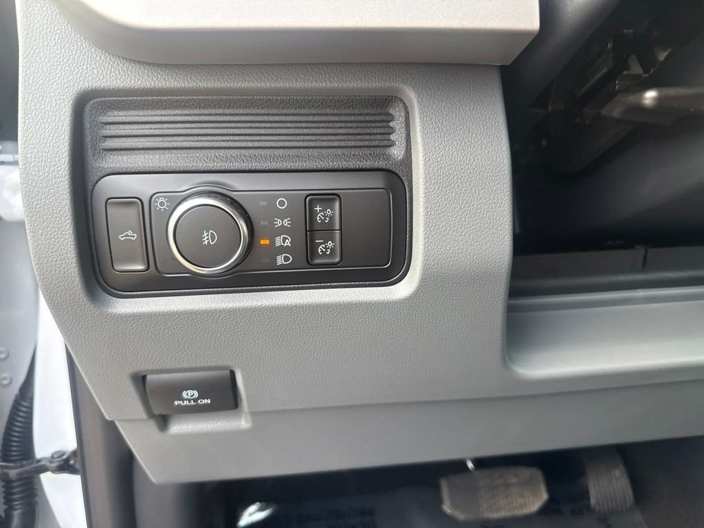 New 2026 Oxford White Ford XL image 22