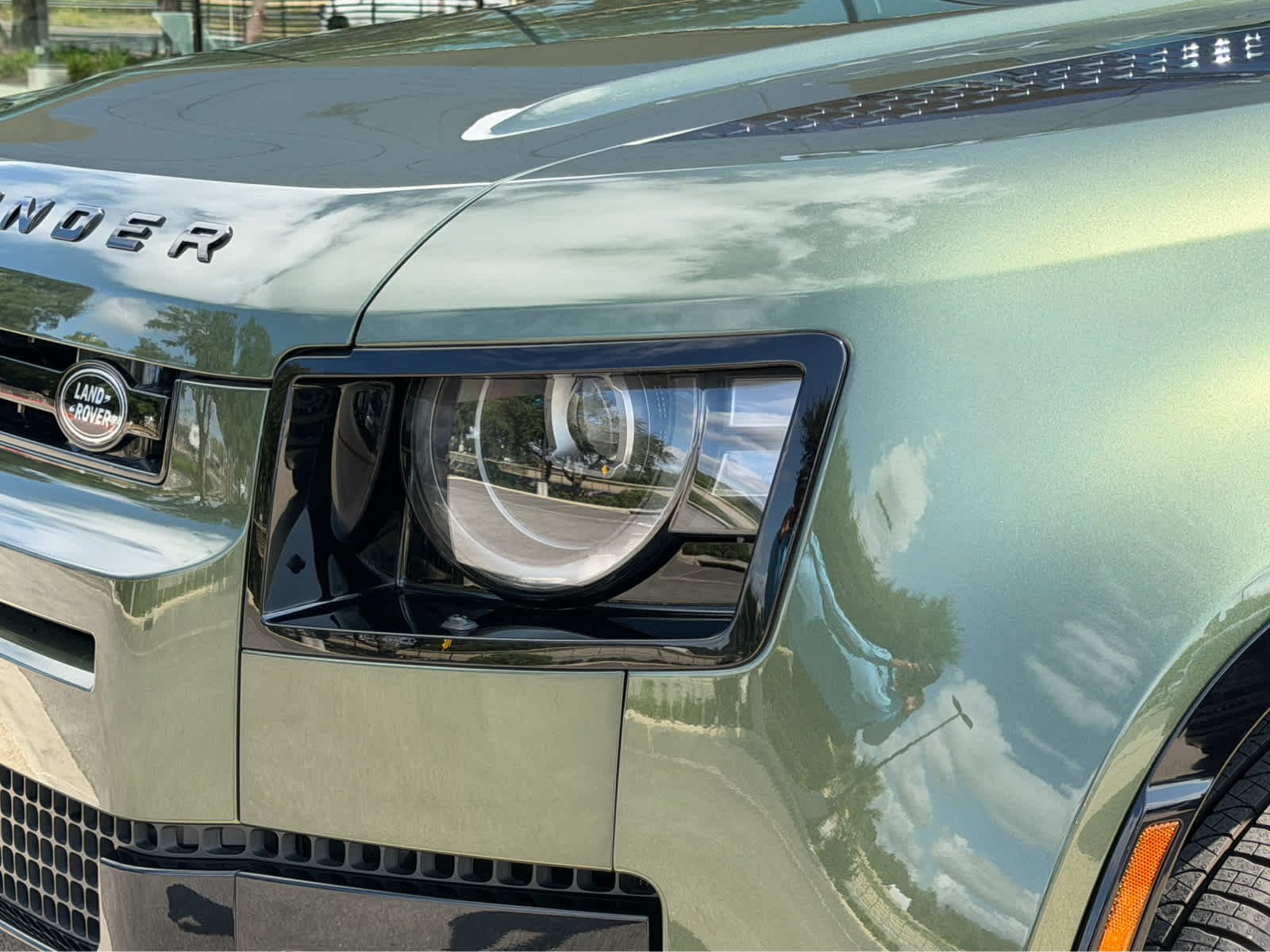 New 2026 Woolstone Green Land Rover X-Dynamic SE image 9