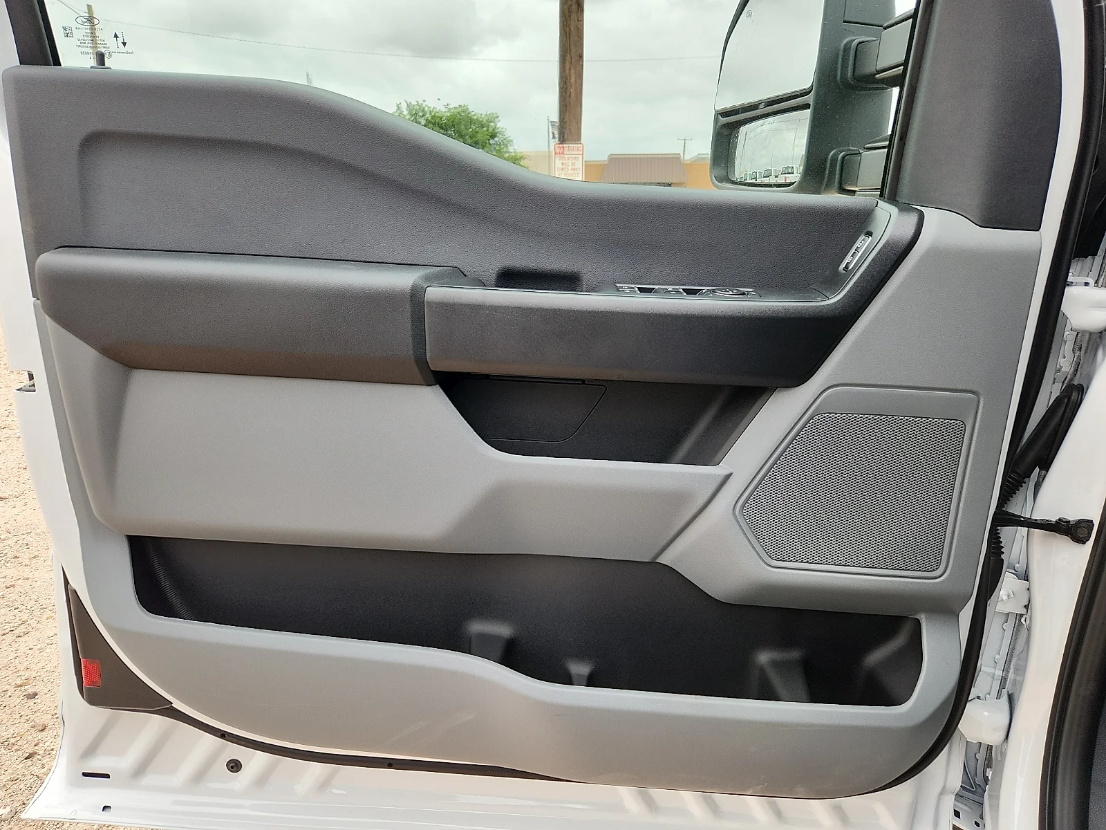 New 2026 Oxford White Ford XL image 14