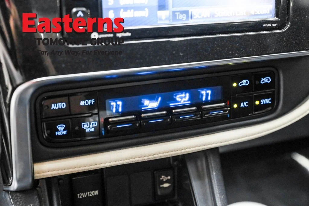 Used 2018 White Toyota Base image 19