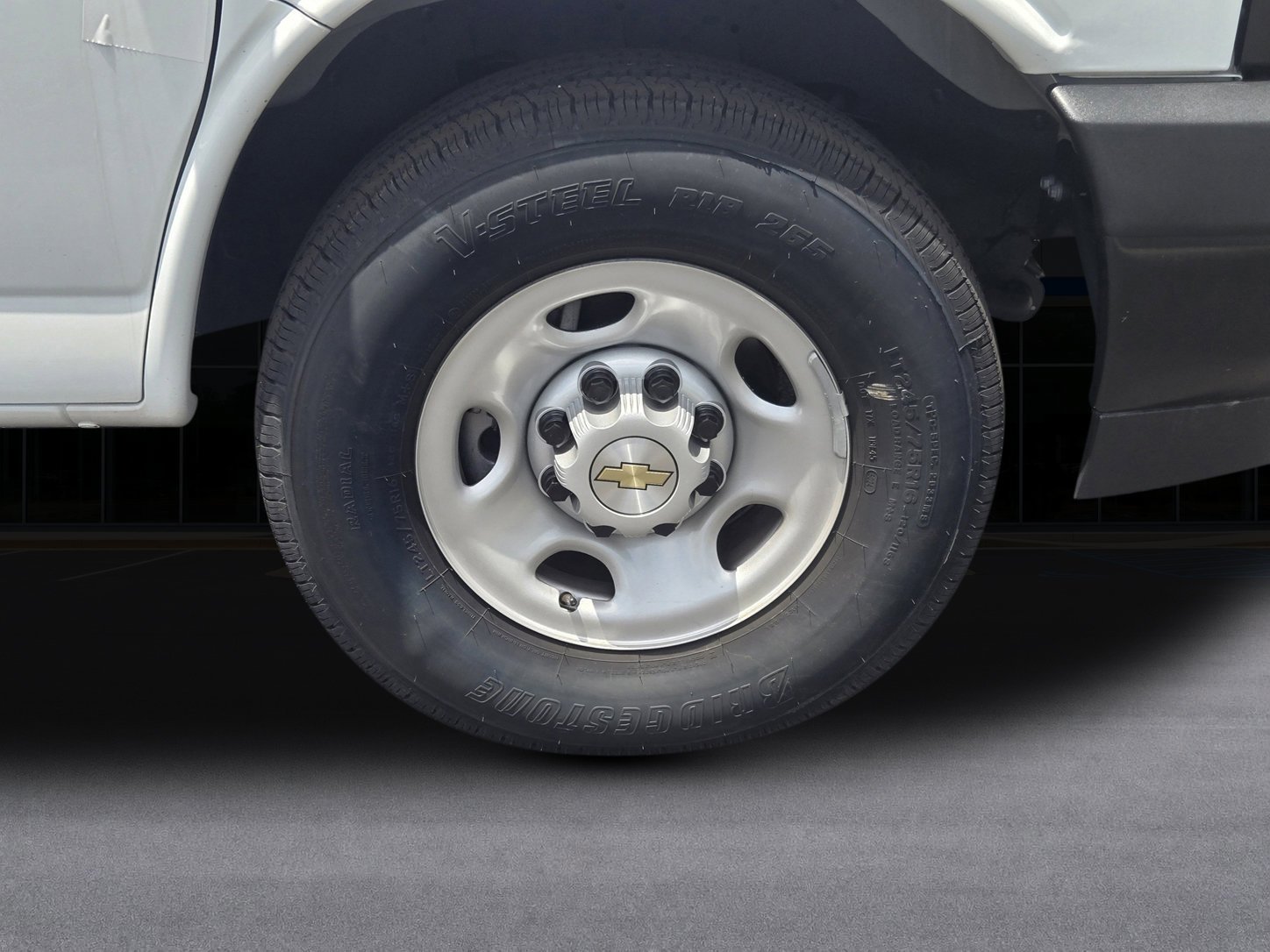 2025 Chevrolet Express Cargo Work Van - Photo 10