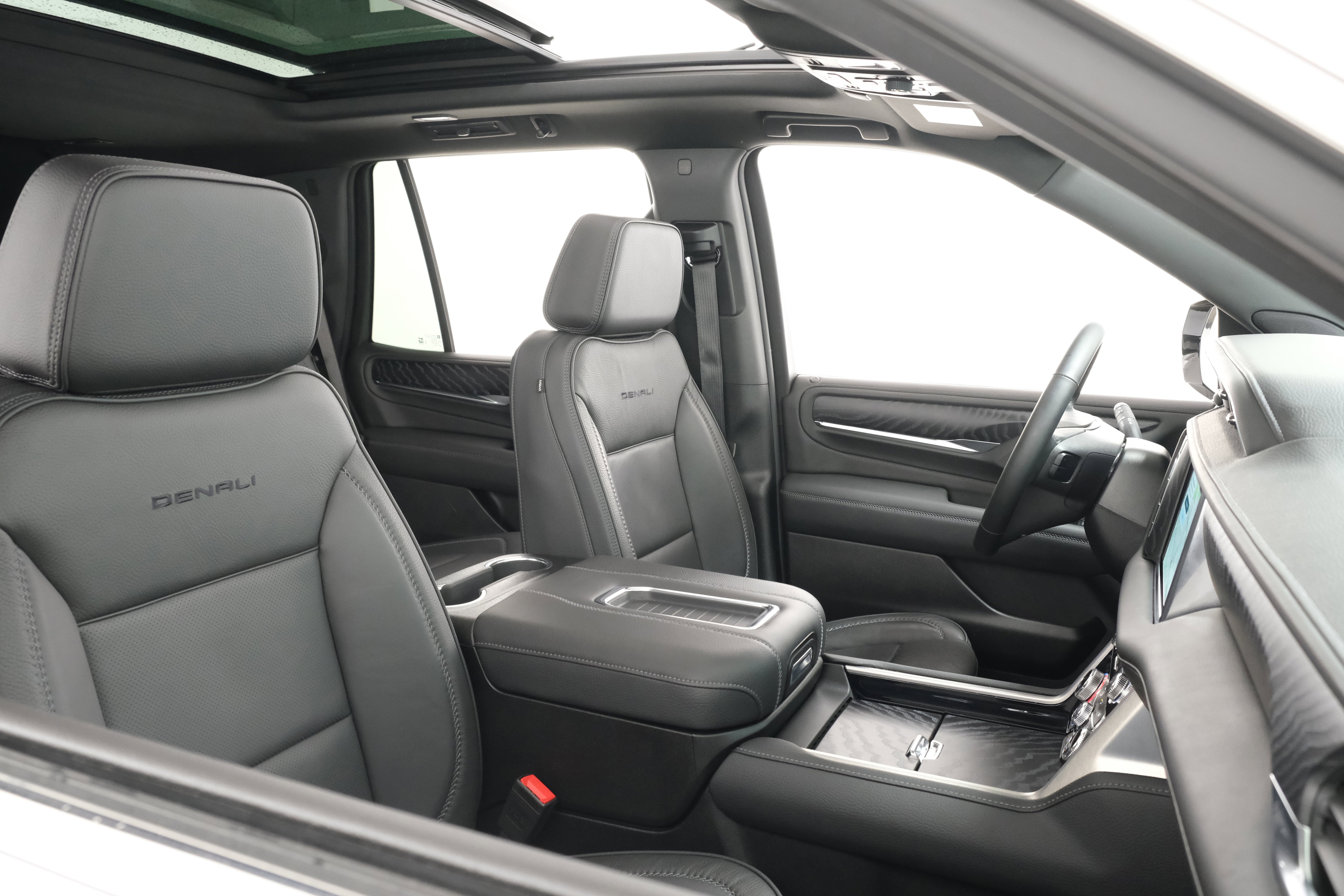 2024 GMC Yukon Denali - Photo 44