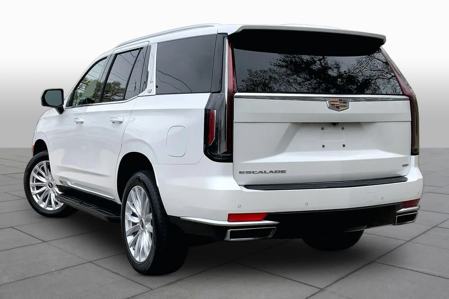 Used 2023 Crystal White Tricoat Cadillac 4WD Luxury image 12