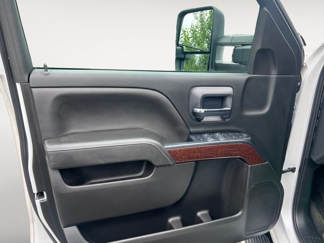 Used 2018 White Frost GMC SLE image 10