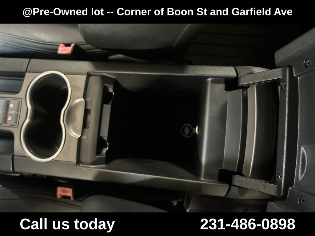 Used 2009 Red Pontiac Base image 22