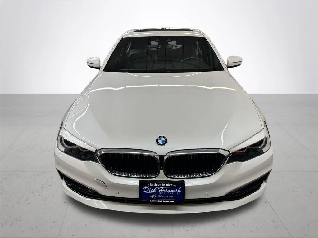 Used 2019 White BMW 530e iPerformance image 11