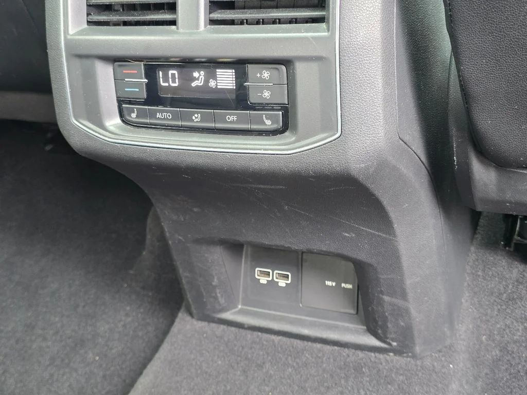 Used 2019 Silver Volkswagen SEL Premium image 30