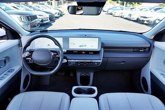 Used 2022 White Hyundai SEL image 18
