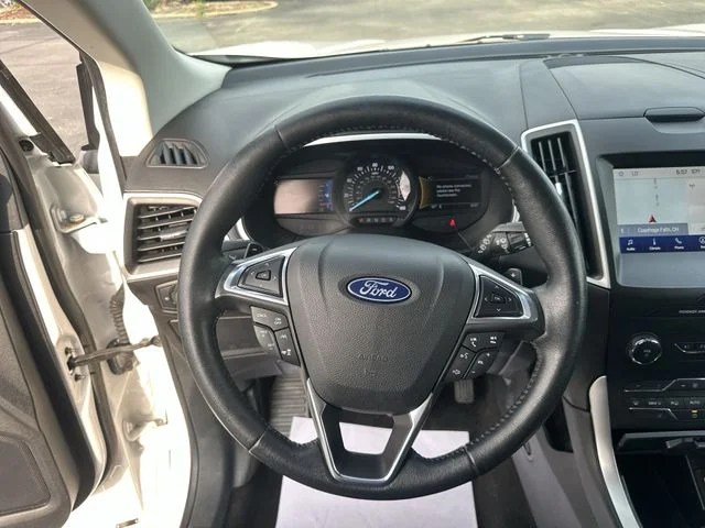 Used 2019 White Platinum Clearcoat Metallic Ford SEL image 13