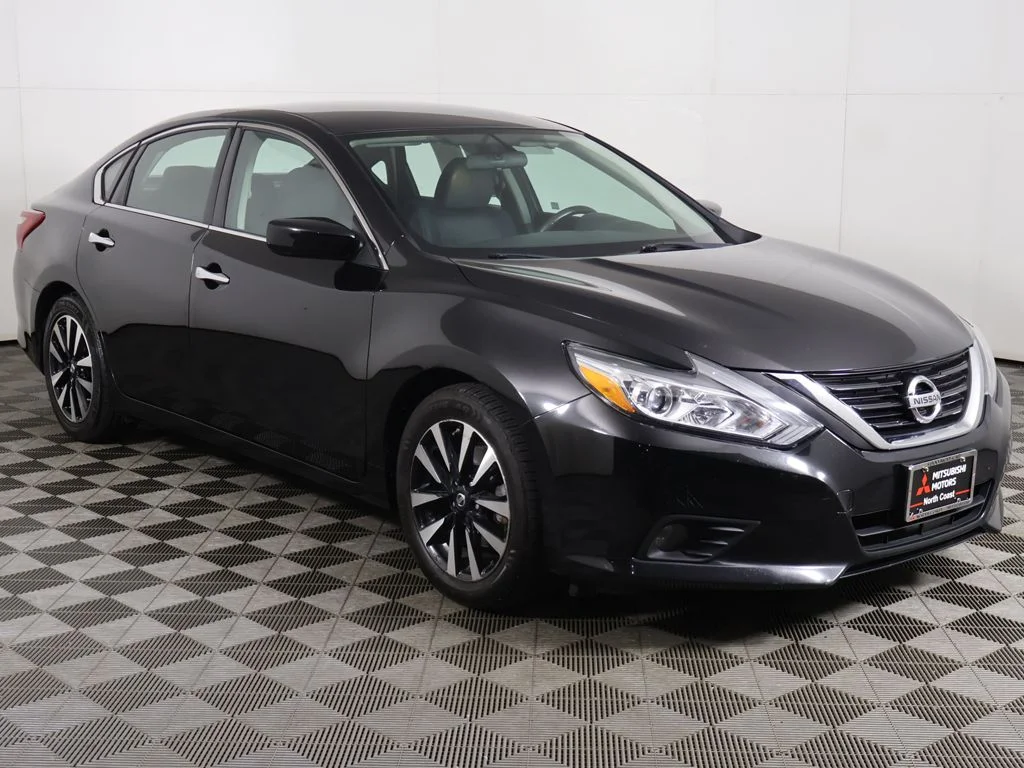 Used 2018 Nissan Altima SV with VIN 1N4AL3AP9JC271962 for sale in Parma, OH