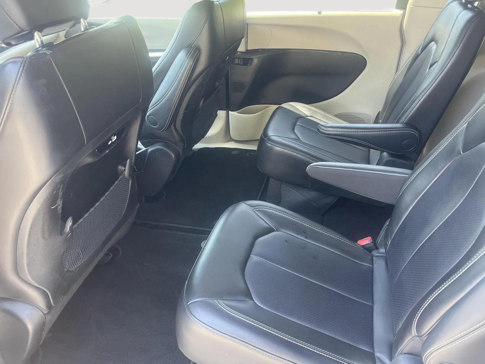 Used 2023 Bright White Clearcoat Chrysler Touring L image 12