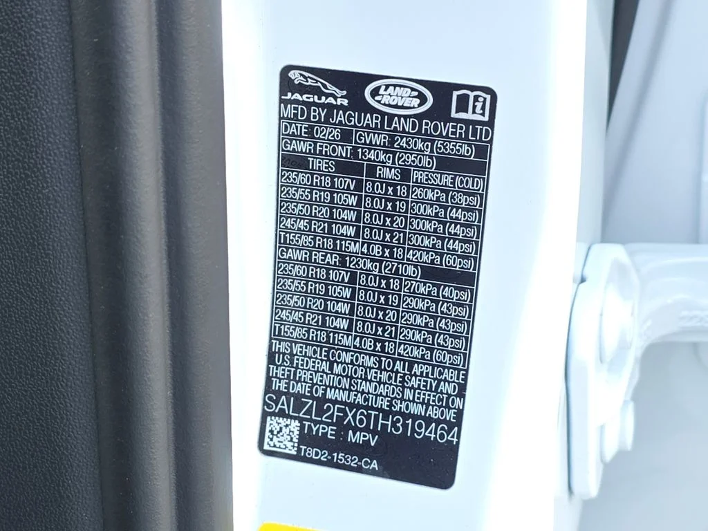 New 2026 Fuji White LAND ROVER Dynamic SE image 37