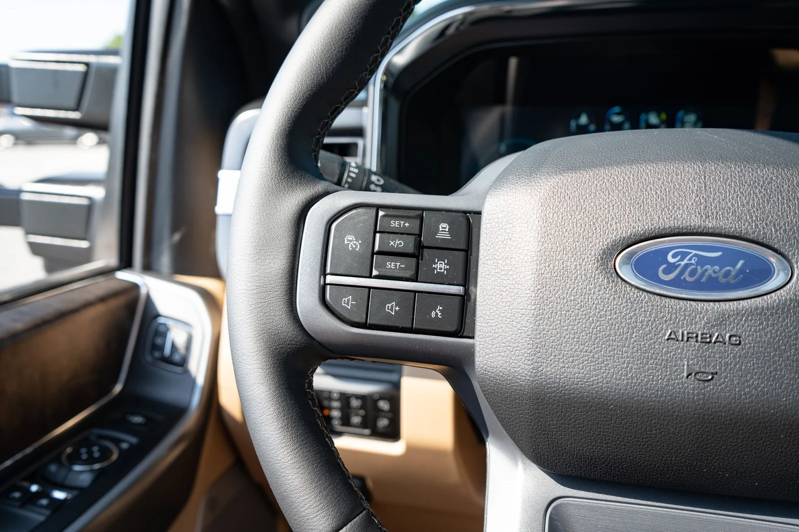 New 2026 Star White Metallic Tri-Coat Ford F-250® Lariat® image 52