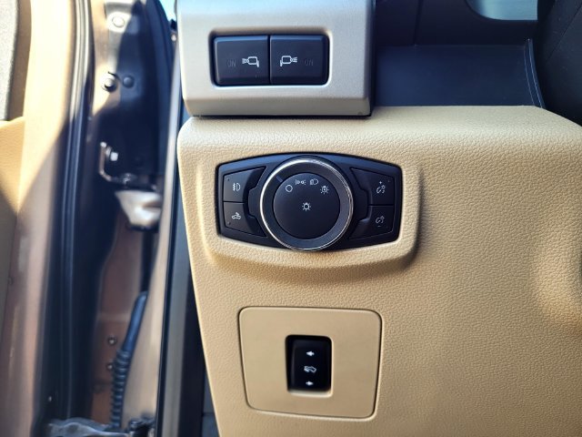 Used 2015  Ford Lariat image 15