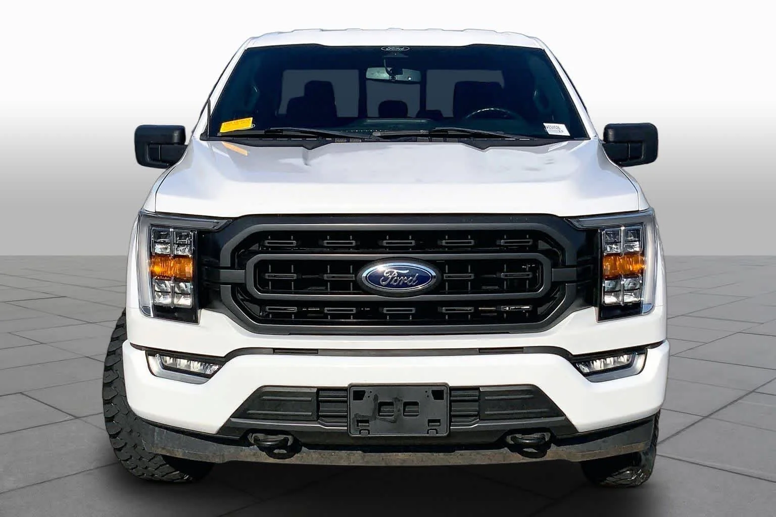 Certified Used 2022 Oxford White Clearcoat Ford XLT image 4