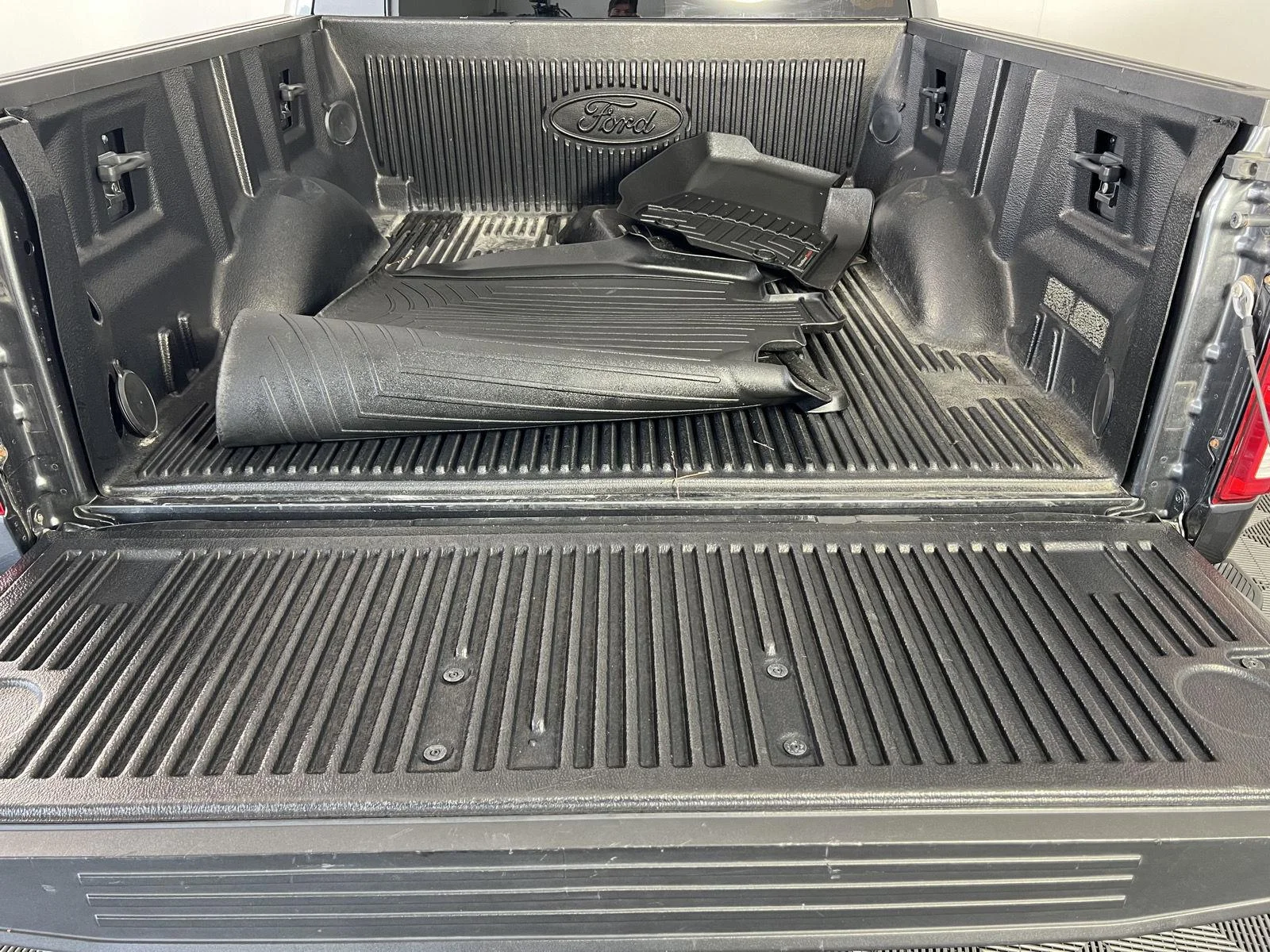 Used 2020  Ford XL image 26