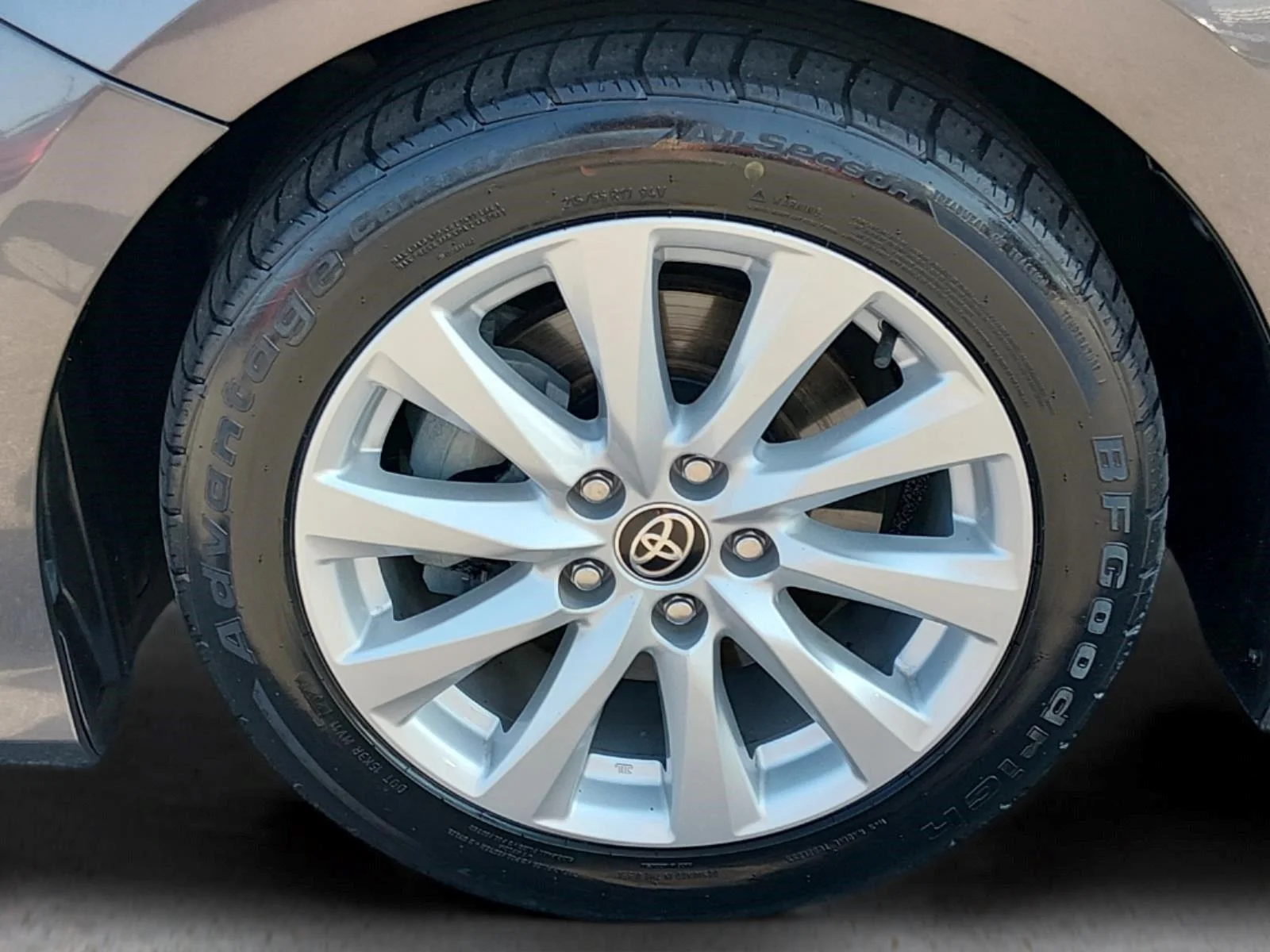 Used 2020 Predawn Gray Mica Toyota LE image 11